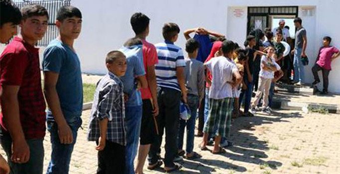 Şanlıurfa'da belediye sıcak nedeniyle havuzları ücretsiz yaptı