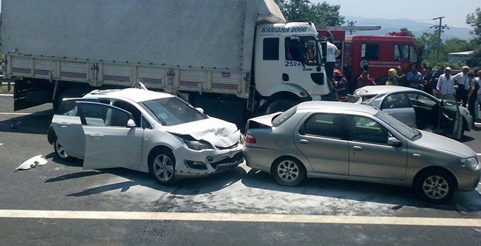 Son dakika! TEM'de zincirleme kaza: Çok sayıda yaralı var
