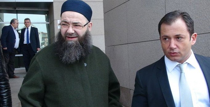 'Cübbeli'nin avukatı Fatih Oğuz FETÖ'den aranıyor aranıyor