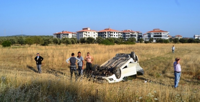 Balıkesir'de otomobil şarampole devrildi: 1'i bebek 4 yaralı