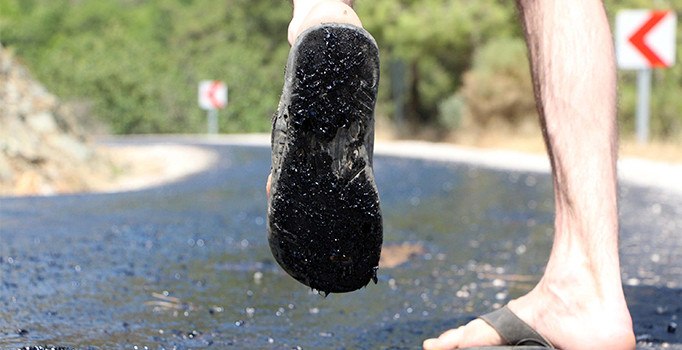 Fethiye'de asfalt eriten sıcaklar hayatı durdurdu