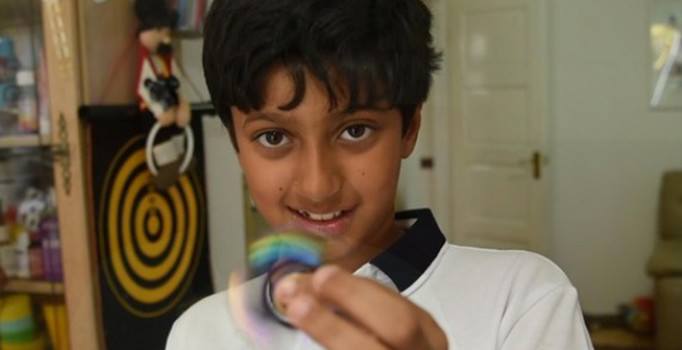 Hint asıllı çocuk IQ testinde 162 puan aldı