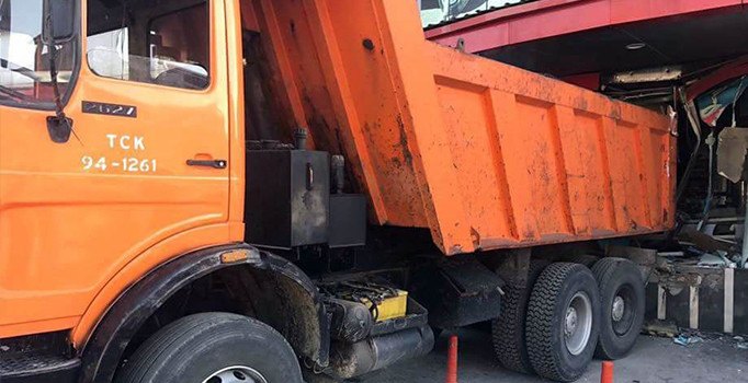 Bitlis'te Karayolları aracı markete girdi