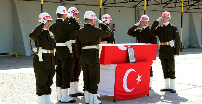 Son dakika! Şehit ve gazi yakınlarına 10 kamu konutlarında oturma hakkı