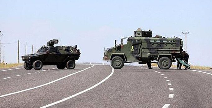 Van'da askeri araca roketli saldırı