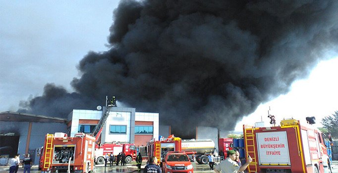 Denizli’de kimyasal atık fabrikasında yangın