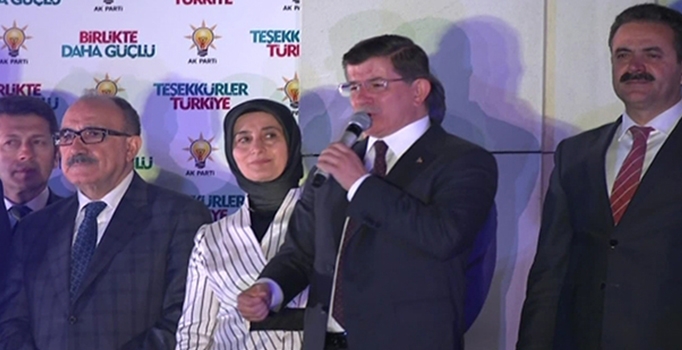 Başbakan Davutoğlu balkon konuşmasına hazırlanıyor