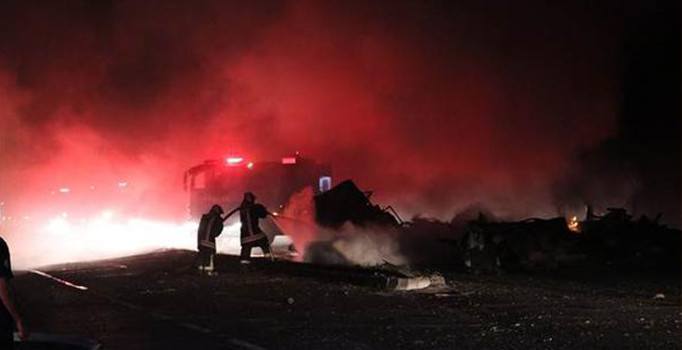 Denizli'de TIR ile çarpışan LPG tankeri patladı: 3 ölü