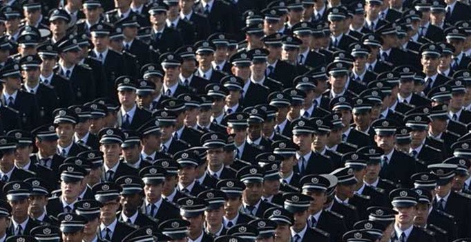 FETÖ'den açığa alınan 739 emniyet personeli göreve iade edildi