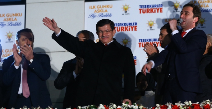 Davutoğlu 1 Kasım balkon konuşması ile sistem değişikliği mesajı verdi