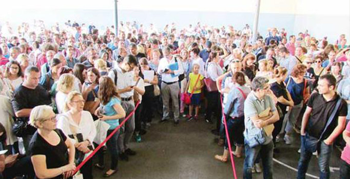 Özel okullarda kayıt kaosu: Veliler nöbette