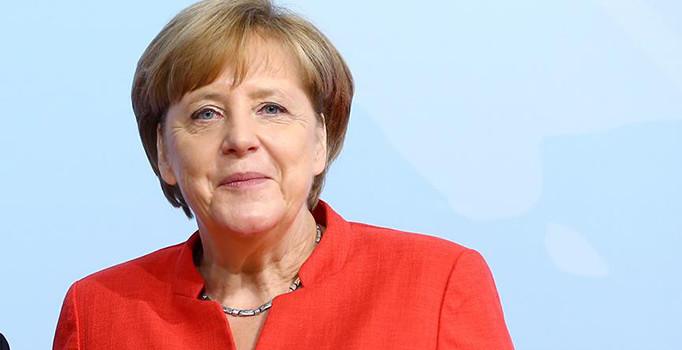 Merkel koalisyon çalışmalarına başladı