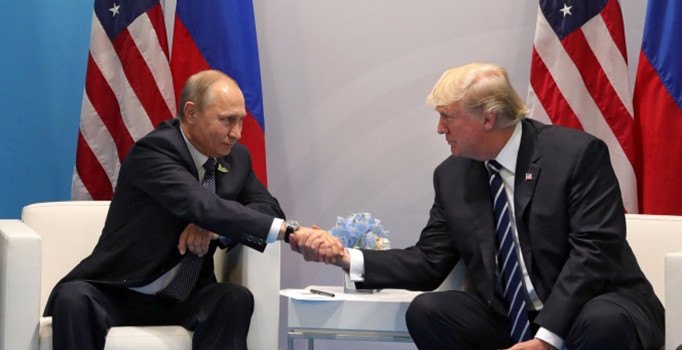 Trump ve Putin ilk kez bir araya geldi