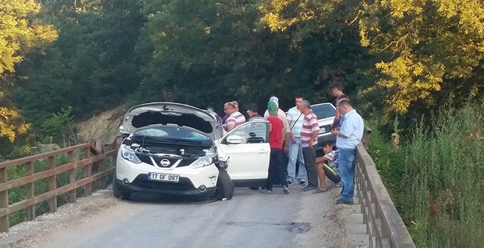 Araçlar köprüde çarpıştı: 1 yaralı