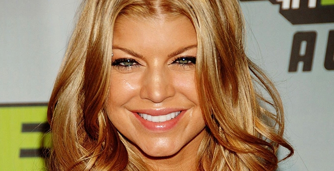 Fergie yeni parfümü ile meme kanseriyle mücadele edecek