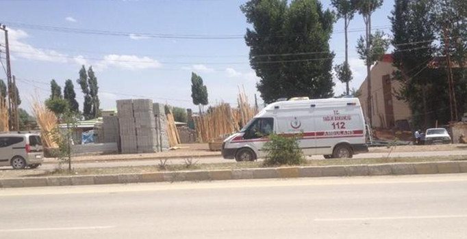 Hakkari'de PKK'lı teröristler şantiyeye saldırdı: 2 yaralı