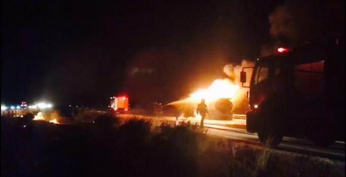 Osmaniye'de benzin yüklü tanker yandı, otoyol trafiğe kapandı