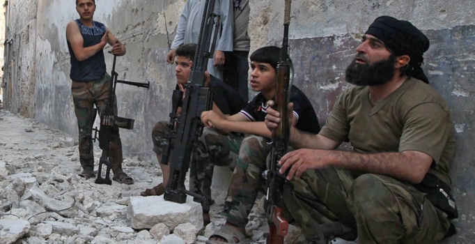 İranlı iki komutan Suriye'de hayatını kaybetti