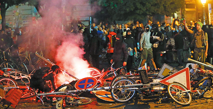 Prestij zirvesi şiddet karnavalı oldu