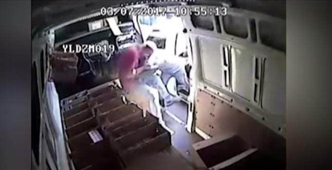 Sancaktepe'de polisle gasp çetesi arasında silahlı çatışmanın görüntüleri ortaya çıktı