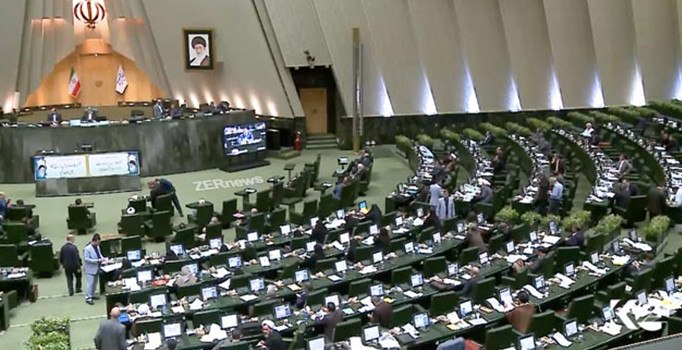 İran Parlamentosu, ABD’nin yaptırımlarına karşı toplandı