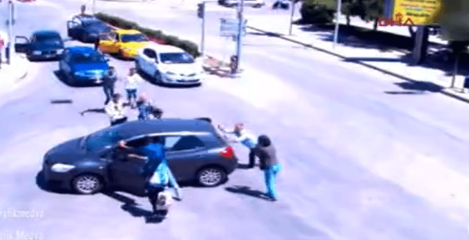 Çorum'da akılalmaz trafik kazası | Video