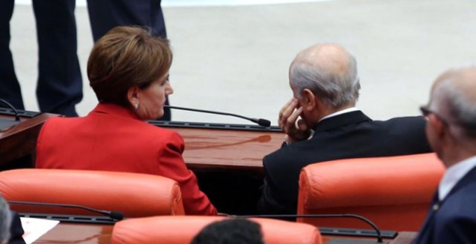 MHP'de 'Bahçeli gitsin Meral Akşener gelsin' sesleri
