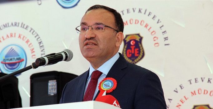 Bozdağ'dan yürüyüş tepkisi: Herkesin yol tarif ettiğinden lider olmaz