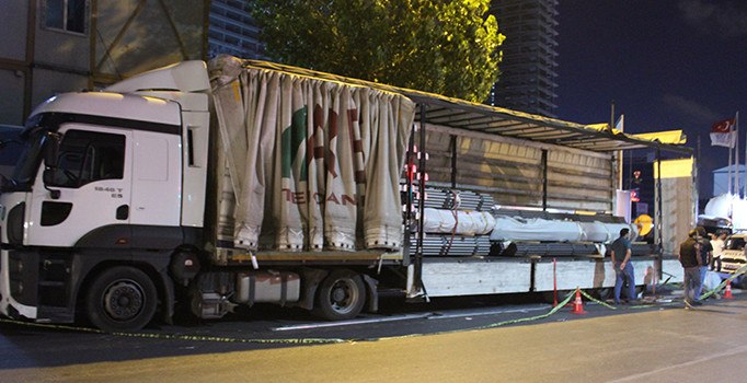 Bağırışların duyulduğu tırdan ağır yaralı 3 mülteci çıktı