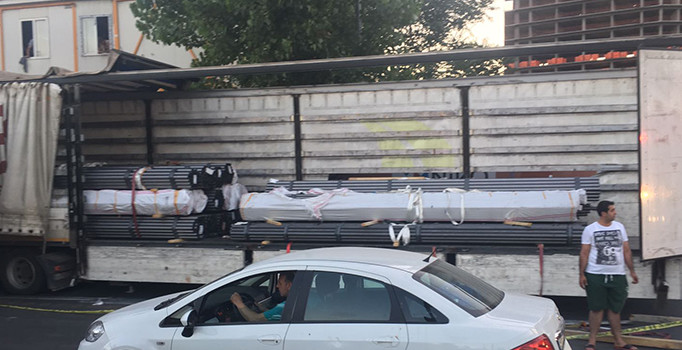 Küçükçekmece'de bağırışların duyulduğu tırdan ağır yaralı 3 mülteci çıktı