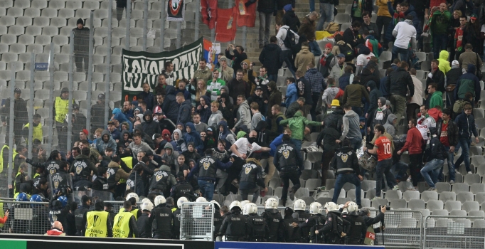 Lokomotiv Moskova taraftarlarına polis müdahalesi