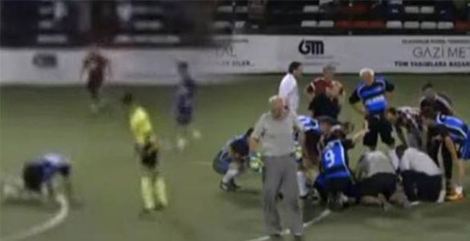 Halı sahada maç yapan adam kalp krizi geçirerek hayatını kaybetti | Adapazarı haberleri