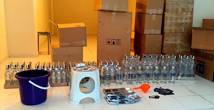 İstanbul'da 'sahte içki' operasyonu: 434 şişe sahte içki ele geçirildi