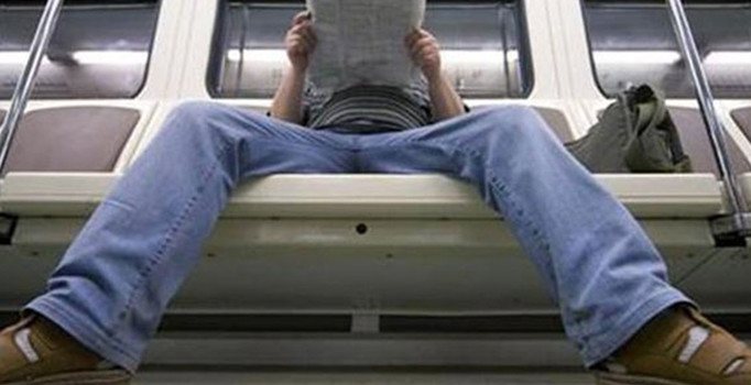Metro İstanbul'dan "yayılarak oturma" uyarısı