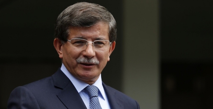 Davutoğlu'ndan Akıncı'ya tebrik telefonu