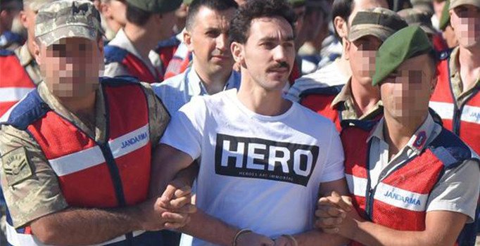 'Hero'nun sırrı çözüldü: FETÖ elebaşı yazmış, onlar giymiş