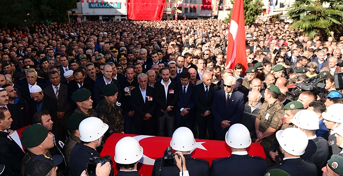 Diyarbakır'da şehit düşen polis memuru Necmi Çakır, Trabzon'da toprağa verildi