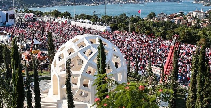 15 Temmuz'un yıldönümünde Türkiye meydanlarda