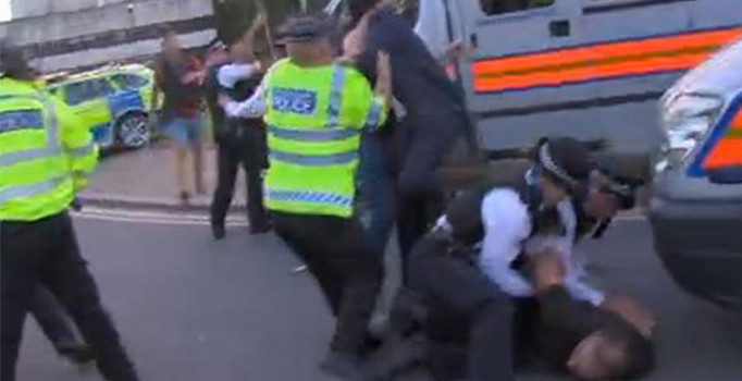 Londra'da 15 Temmuz provokasyonu: PKK yandaşları etkinliktekilere saldırdı