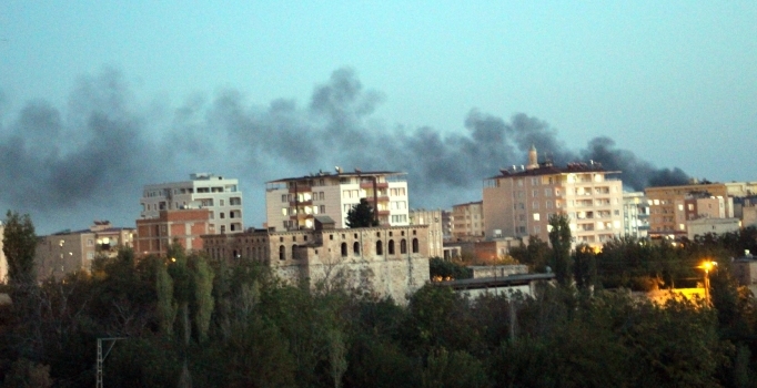 Sokağa çıkma yasağını sürdüğü Silvan'da yoğun silah sesleri