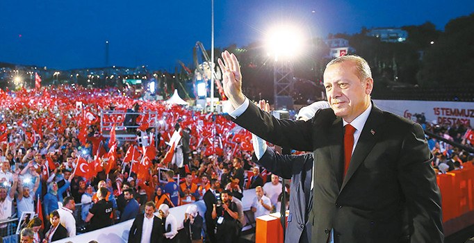 1 yıl sonra yine meydanda