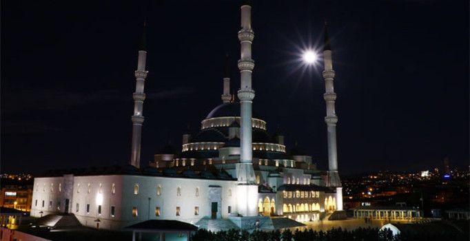 90 bin camide sela okundu