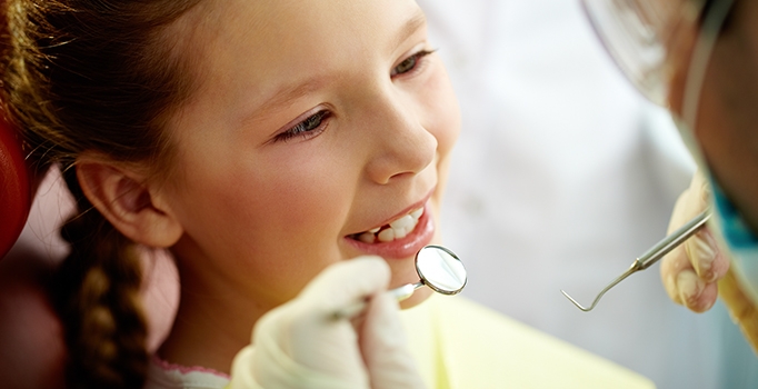 Çocukları erken yaşta diş hekimiyle tanıştırmak gerekiyor