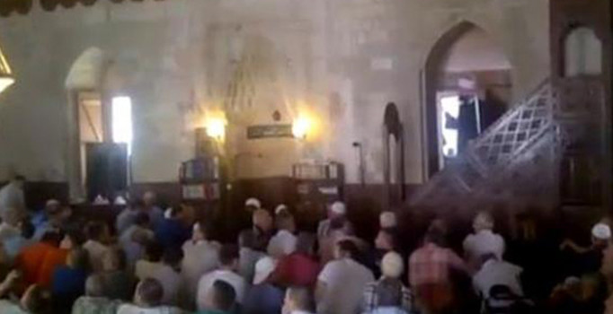 Camideki FETÖ'cülere cemaatten büyük tepki