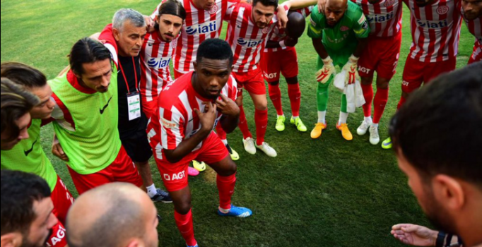 Eto'o direğe takıldı, Antalyaspor tökezledi