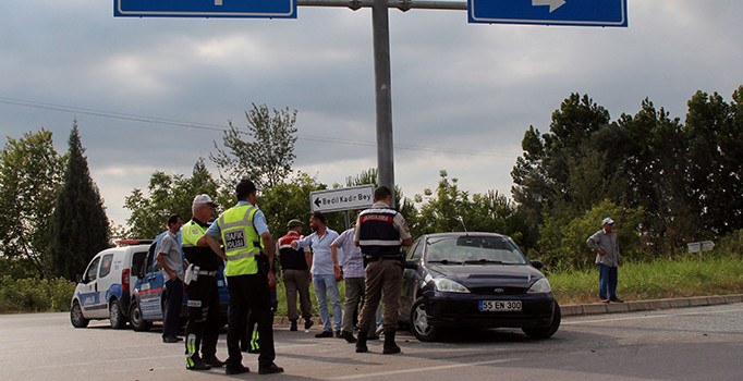 Tutukluyu cezaevine götüren polis aracı kaza yaptı: 5 yaralı