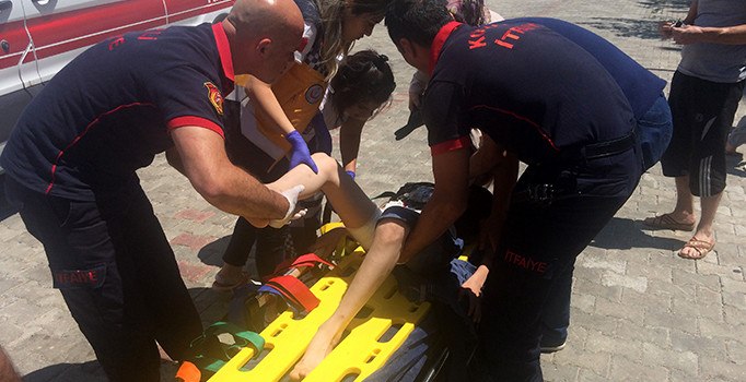 Bacağına saplanan fren koluyla hastaneye kaldırıldı