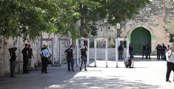 Mecid-i Aksa'nın kapılarına metal dedektör