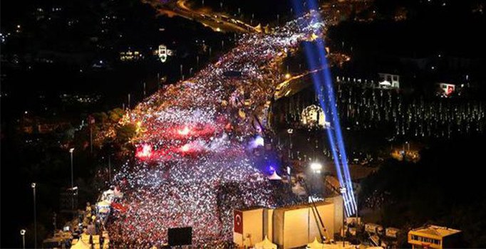 Dış basında 15 Temmuz: Türkiye destanı kutluyor