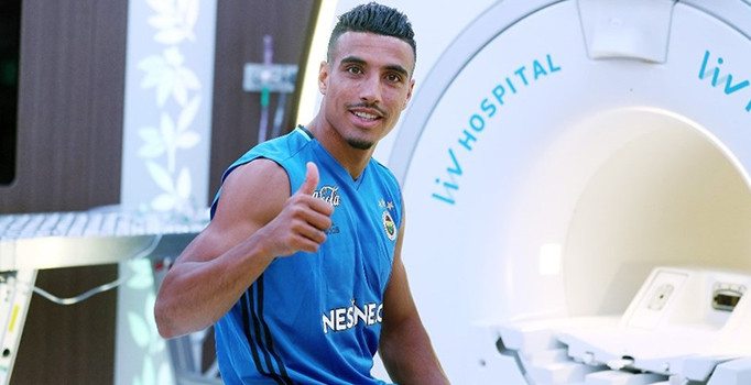 Fenerbahçe'de Nabil Dirar UEFA listesinde olmayabilir